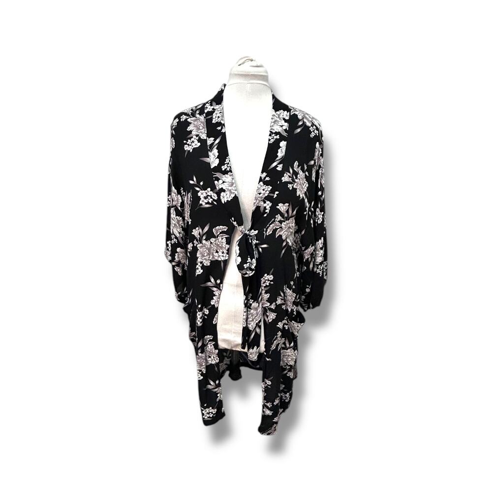 Spiritual Gangster Women's 'Maya' Black Floral Kimono, One Size - Picture 4 of 13